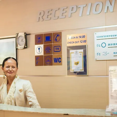 Bohemi And Free Parking Hotell