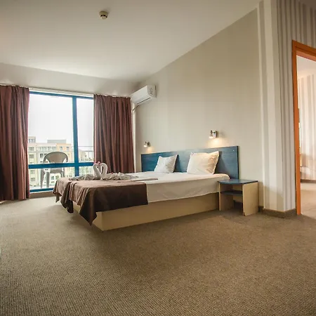 Bohemi And Free Parking Hotel