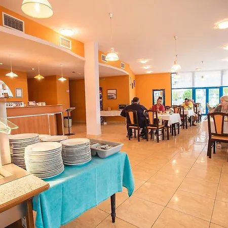 Bohemi And Free Parking Hotel 3*